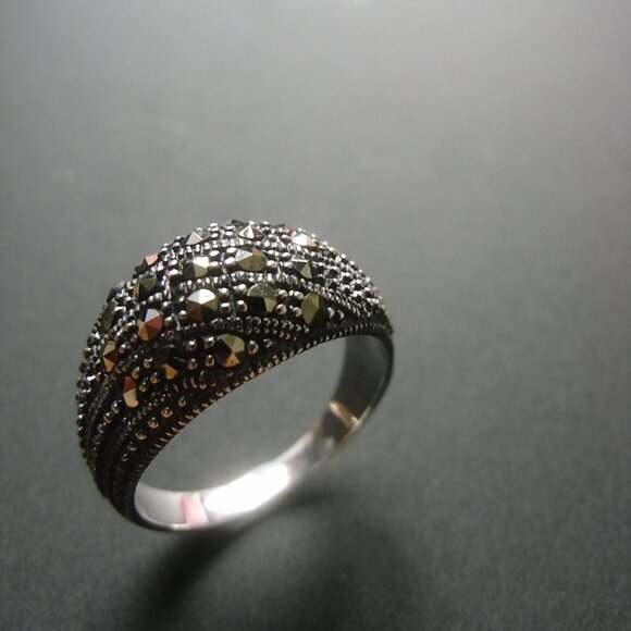 Sparkling Silver Marcasite Cortail Ring size 5 - Picture 2 of 11